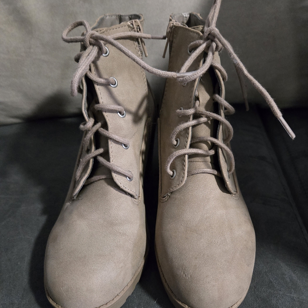 SODA Kids Taupe Lace-Up Ankle Boots With Side Zipper Size 2 Youth